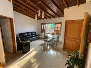 APARTAMENTO ESTILO PENTHOUSE, UBICADO EN EL PARQUE DE GUATAPE